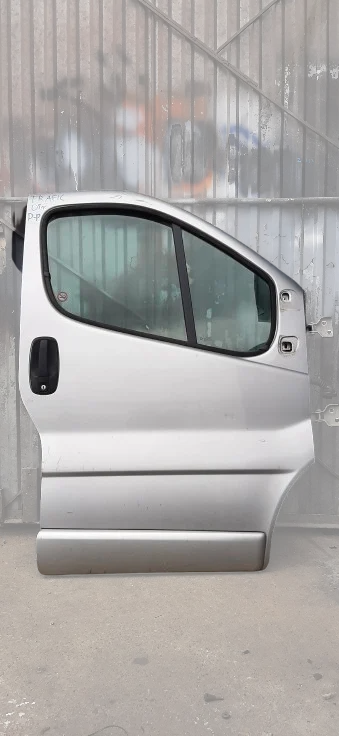 Tani VIVARO TRAFIC II 05R DRZWI PRAWY PRZÓD