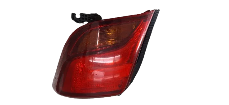 Ekspresowa dostawa TOYOTA YARIS III LIFT 16R 5D LAMPA PRAWY TYŁ