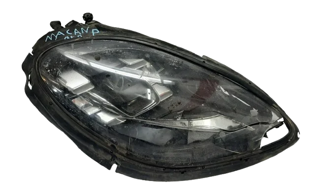 PORSCHE MACAN GTS 95B LAMPA PRAWY PRZÓD 95B941006F GOŁA USZKODZONA Darmowy zwrot