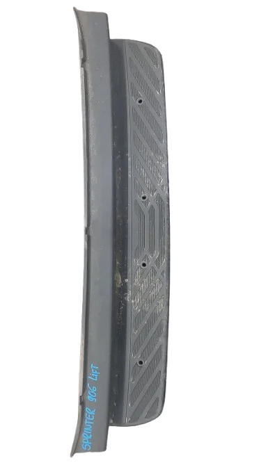 Ograniczona ilość MERCEDES SPRINTER 906 LIFT 16R STOPIEŃ PRÓG TYŁ A9068802571